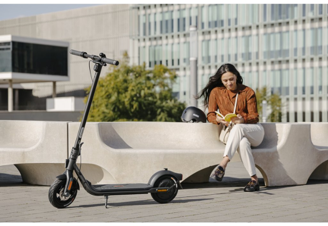 Ninebot KickScooter F2 E by Segway