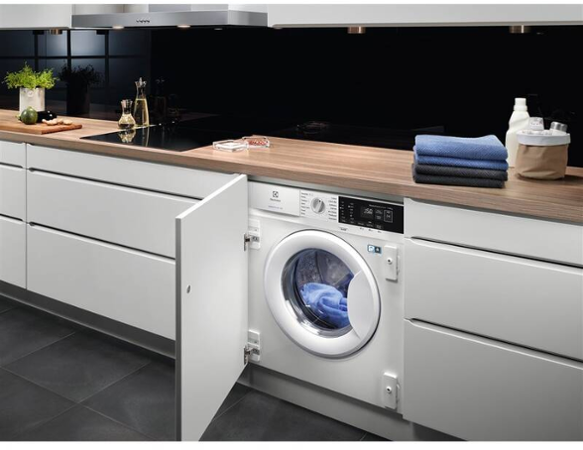 Electrolux SteamCare® 700 EWN7F447WI