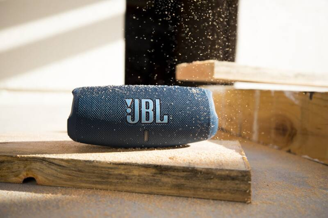 JBL Charge 5 modrý