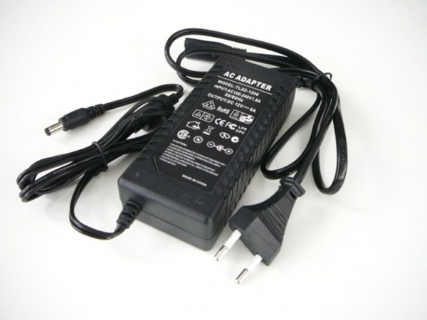 LED zdroj 12V 72W zásuvkový 